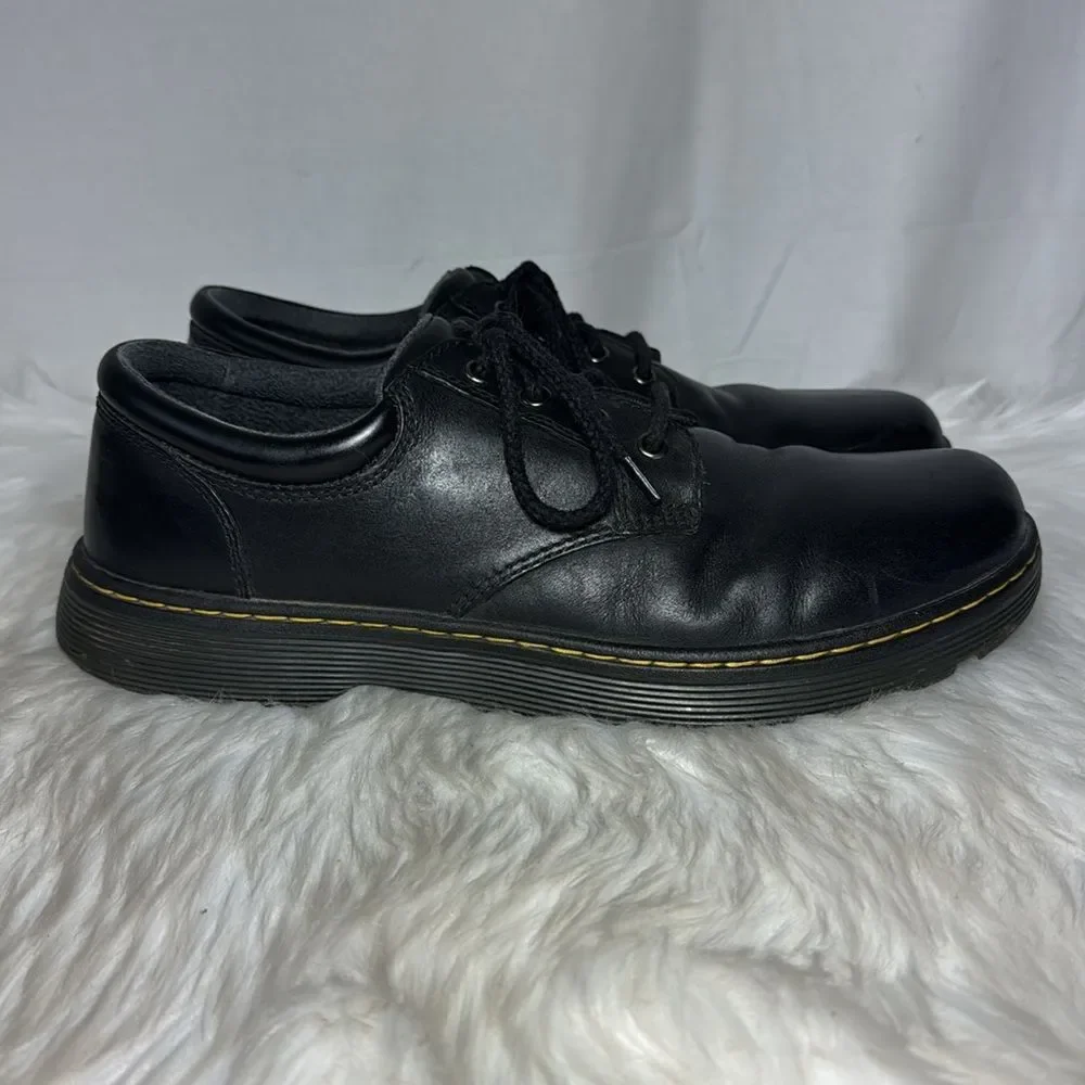 Dr. Martens sleek black